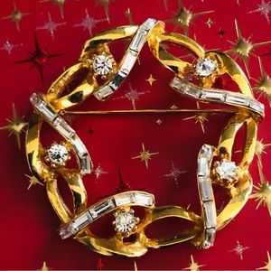 Vintage Crystals And Rhinestone Gold Tone Brooch, 2”